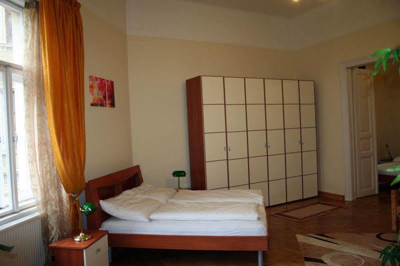 Хостел Walking Bed Budapest Downtown Екстер'єр фото